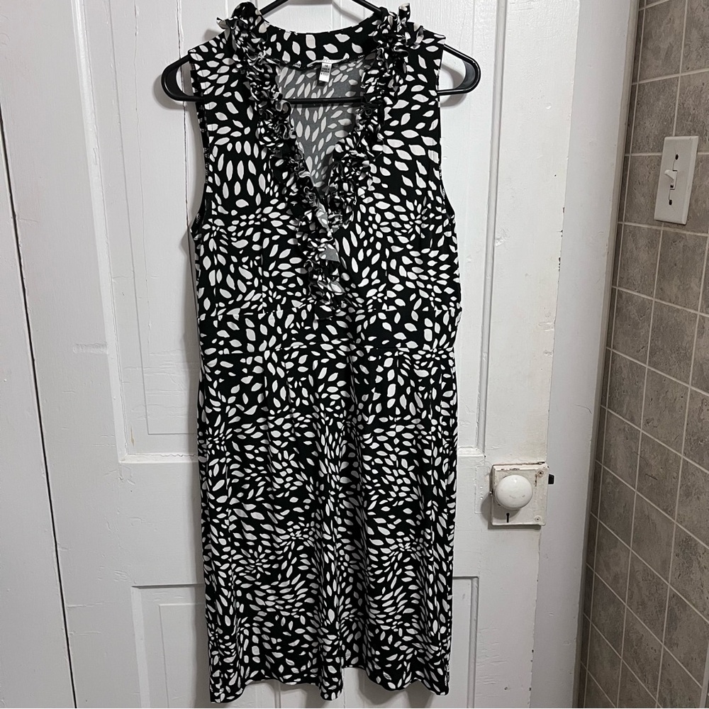 London Style Monochrome Leaf Print Dress
